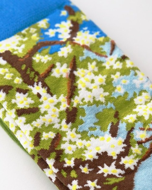 The blossom around the leg, the green fields on the foot.