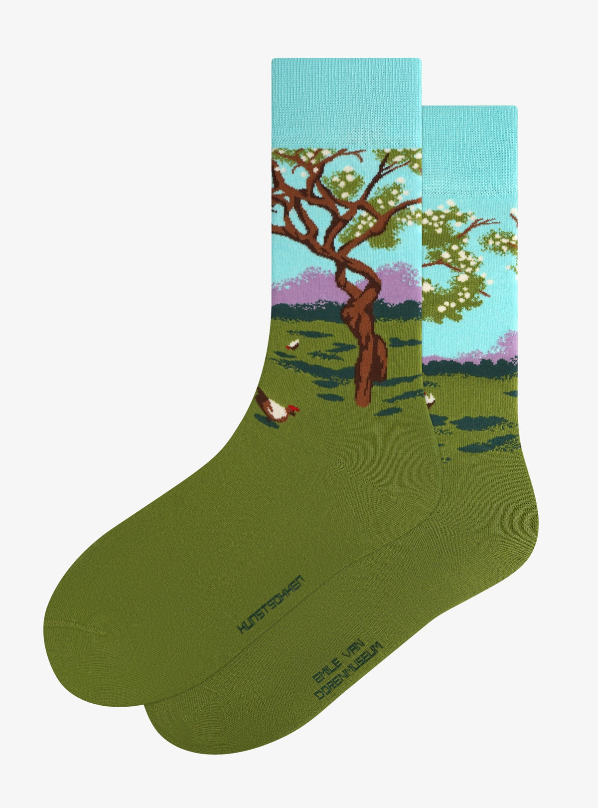 Bloeiende Boomgaard sokken van Kunstsokken x Emile Van Dorenmuseum, mosgroen met lichtblauwe boord en de bloeiende fruitboom ingeweven