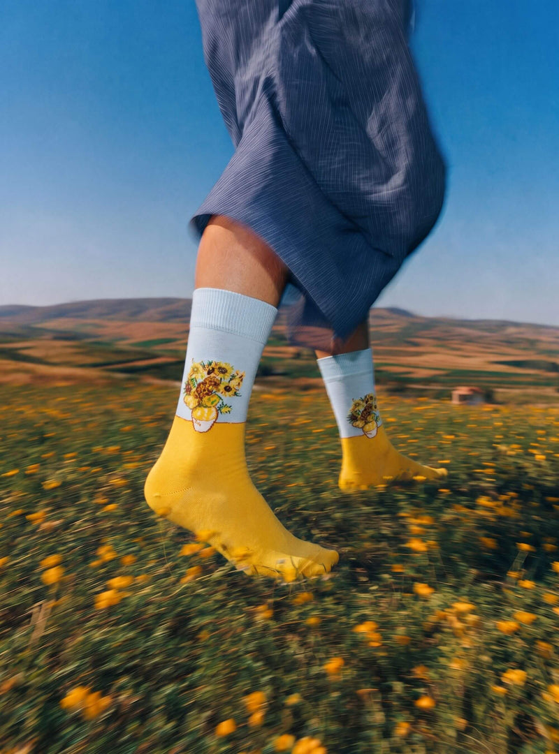 Zonnebloemen sokken gedragen