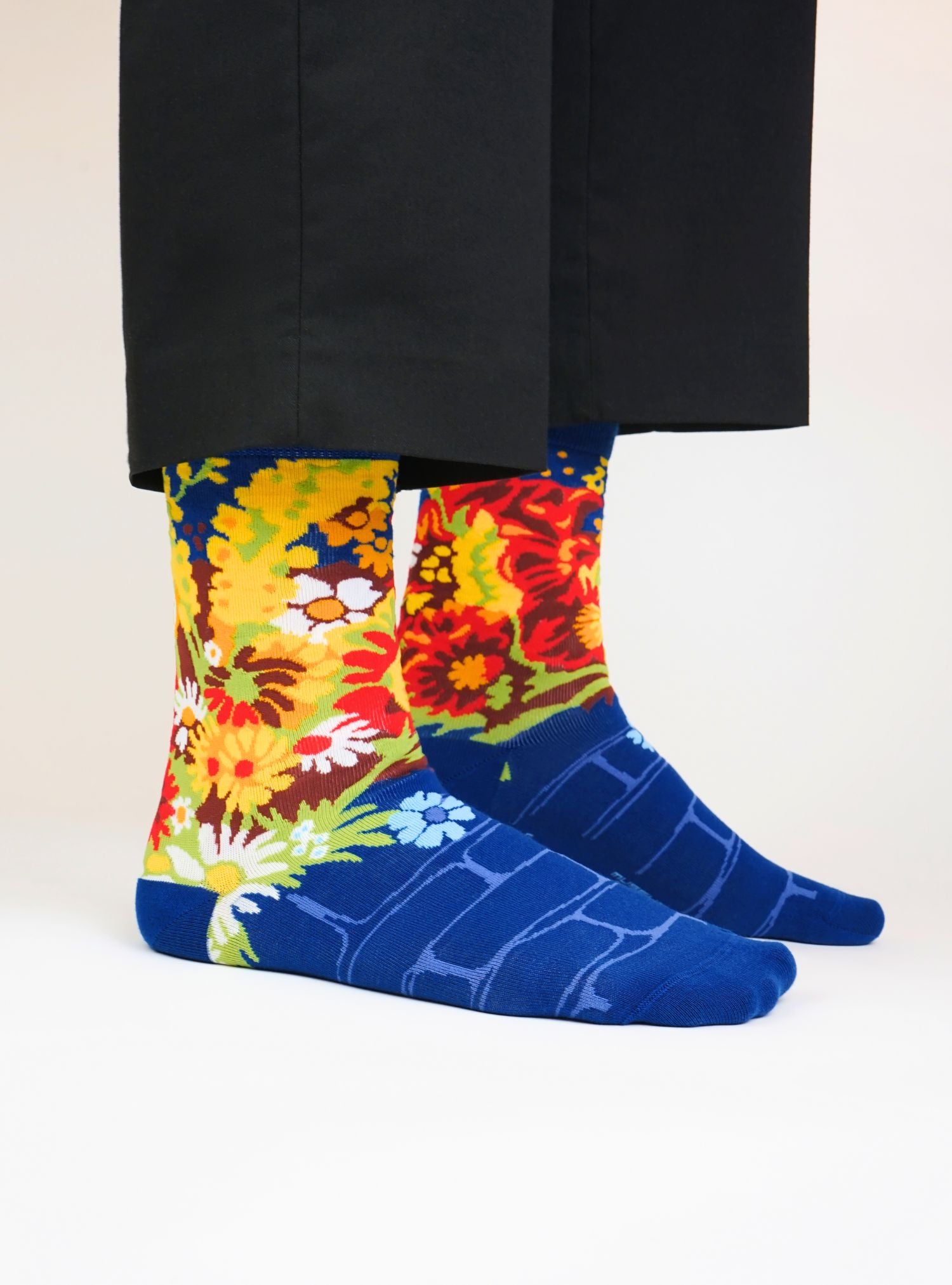 Charley Toorop - Vase mit Blumen an einer Wand