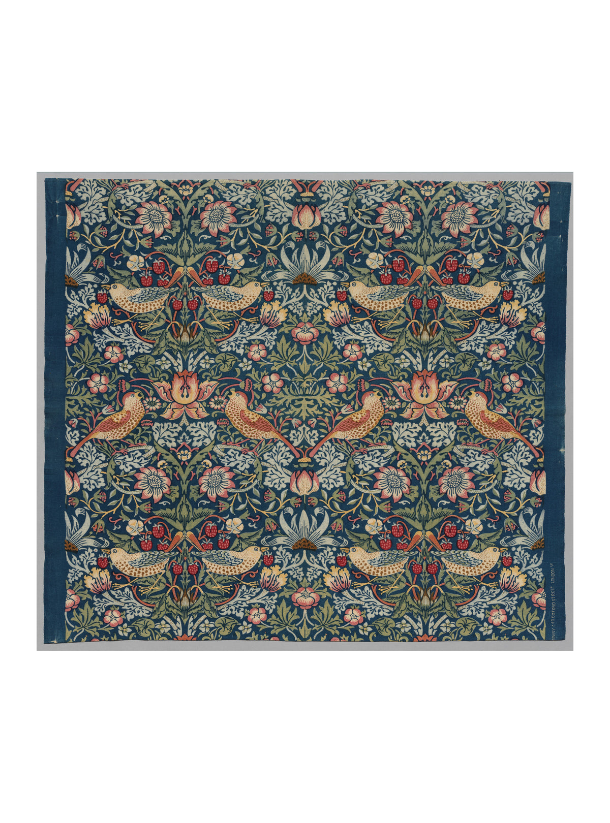 William Morris, Strawberry Thief, 1883, katoen met indigo-uitbijtdruk